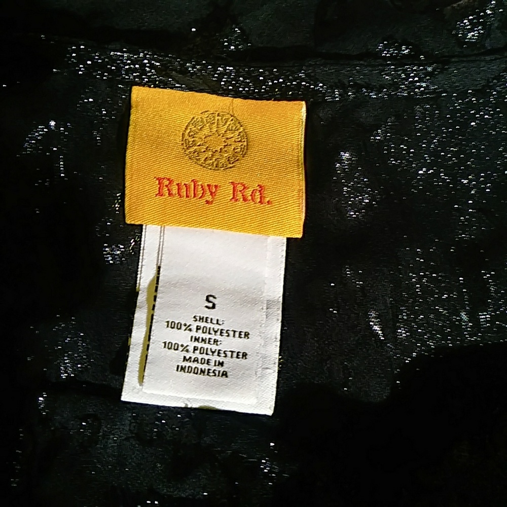 Ruby Rd top. - Picture 2 of 4
